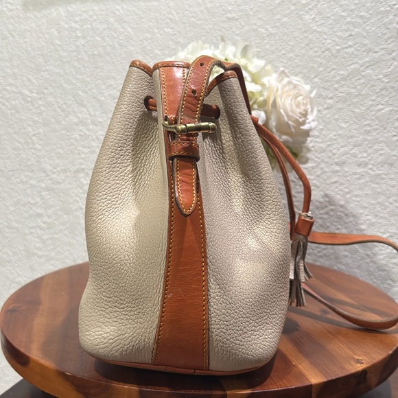 Dooney & Bourke A6-898762 Vintage Bucket Shoulder Bag - Picture 6 of 16